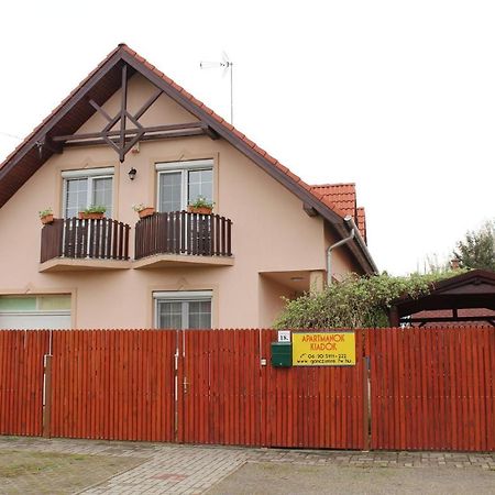 Imre Apartman Hajdúszoboszló 外观 照片