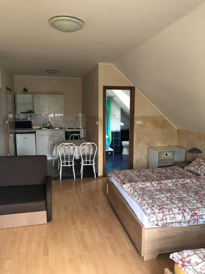 Imre Apartman Hajdúszoboszló 外观 照片