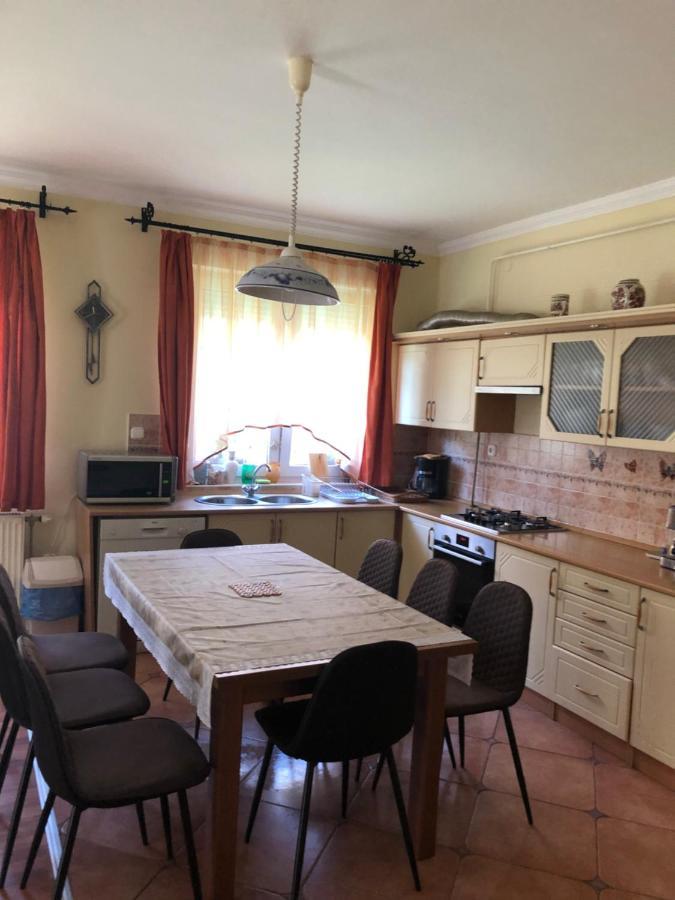 Imre Apartman Hajdúszoboszló 外观 照片