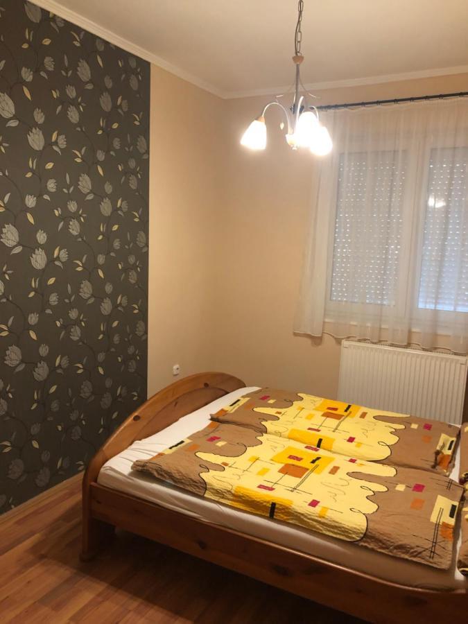 Imre Apartman Hajdúszoboszló 外观 照片