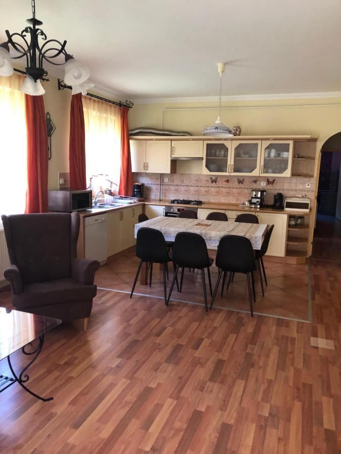 Imre Apartman Hajdúszoboszló 外观 照片