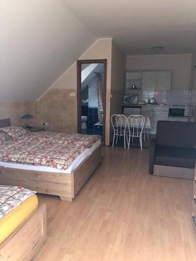 Imre Apartman Hajdúszoboszló 外观 照片