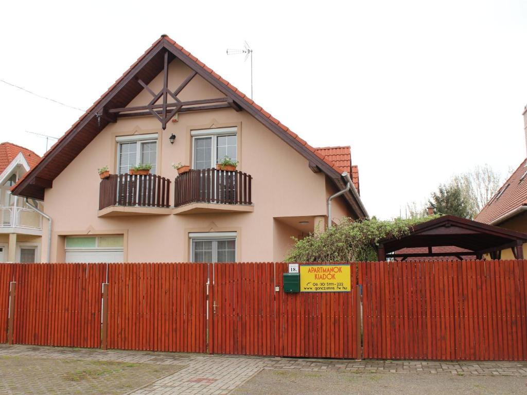 Imre Apartman Hajdúszoboszló 外观 照片